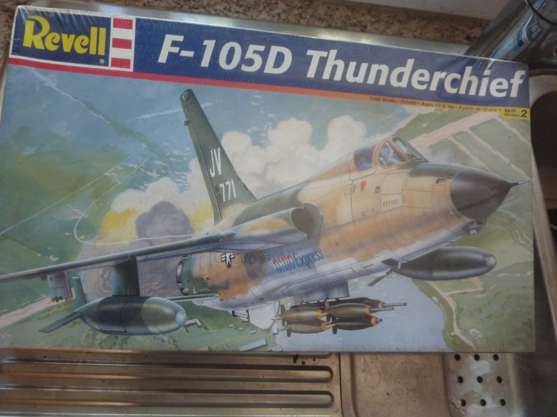 Revell Kit di modellismo & Modellini statici: F-105D – Nuovo e nell'imballaggio originale da Balsthal venduto da bouteliee