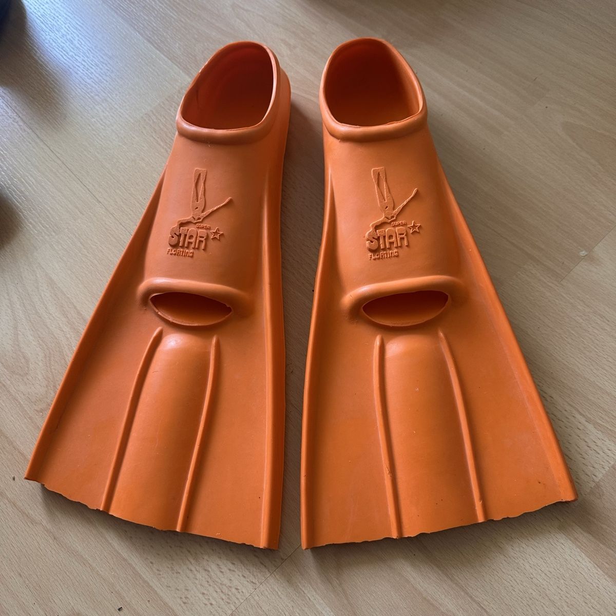 Flossen, Masken & Schnorchel: Schwimmflossen aus Gummi – Gebraucht aus Chur von coskun 1