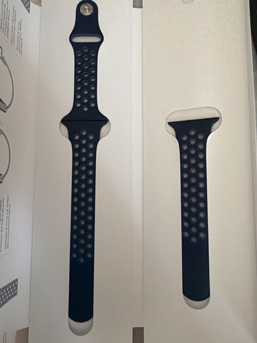 Apple Armbänder & -reifen: Apple Watch band – Neu und originalverpackt aus Lausanne von joshua75