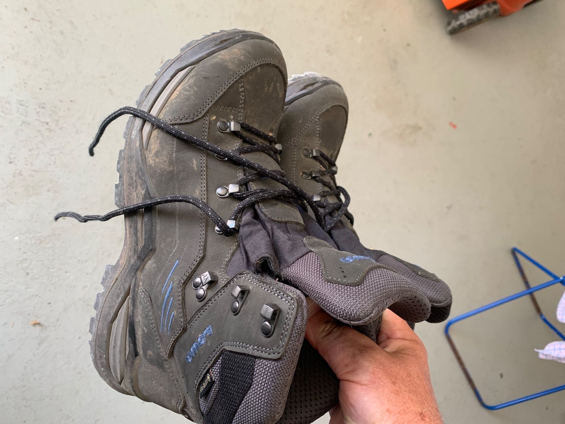 Lowa Herrenschuhe: Lowa Herrenwanderschuh GTX 43.5 – Gebraucht aus Rossiniere von mar_h9d6