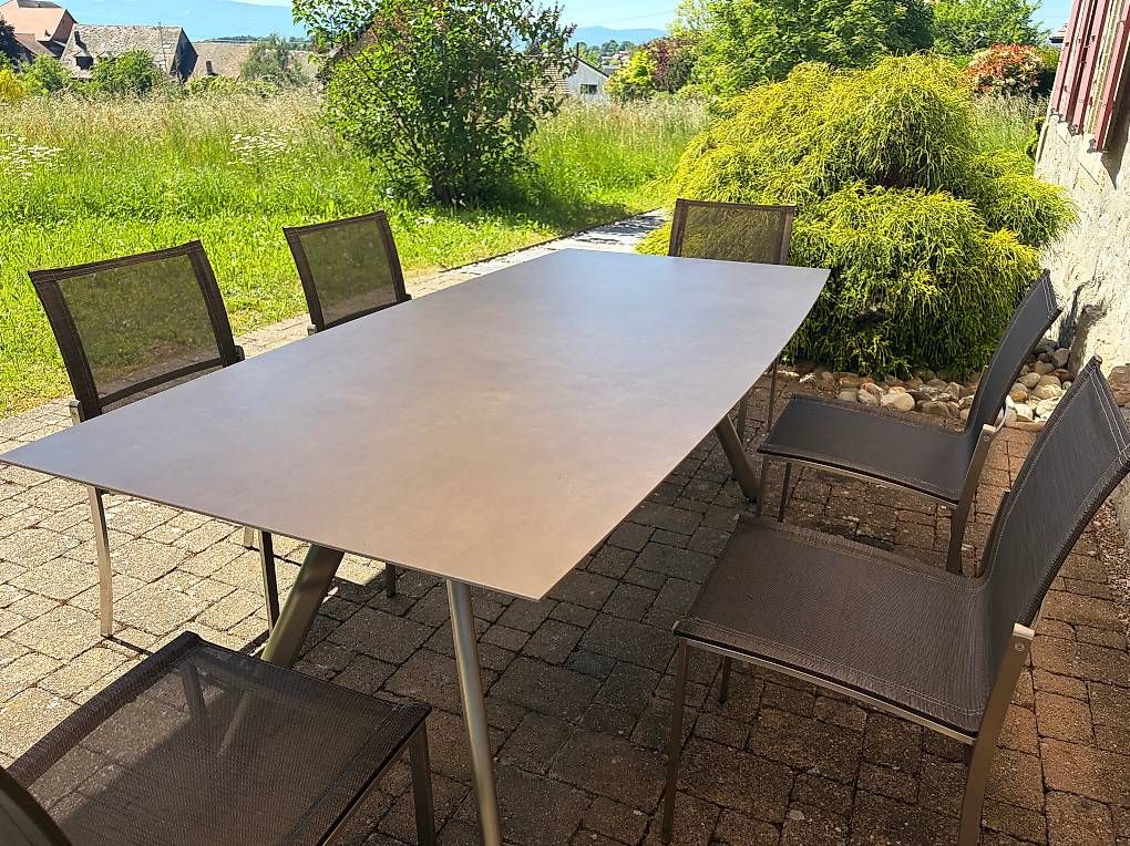 Set di tavolo e panche: Table rectangulaire & 6 chaises  – Usato da Cugy VD venduto da LesDesertes 4