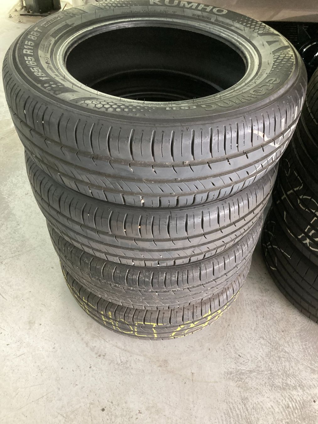 Pneus & Kompletträder: 185/65R15 Sommerpneu – Gebraucht aus Cham von WB2223