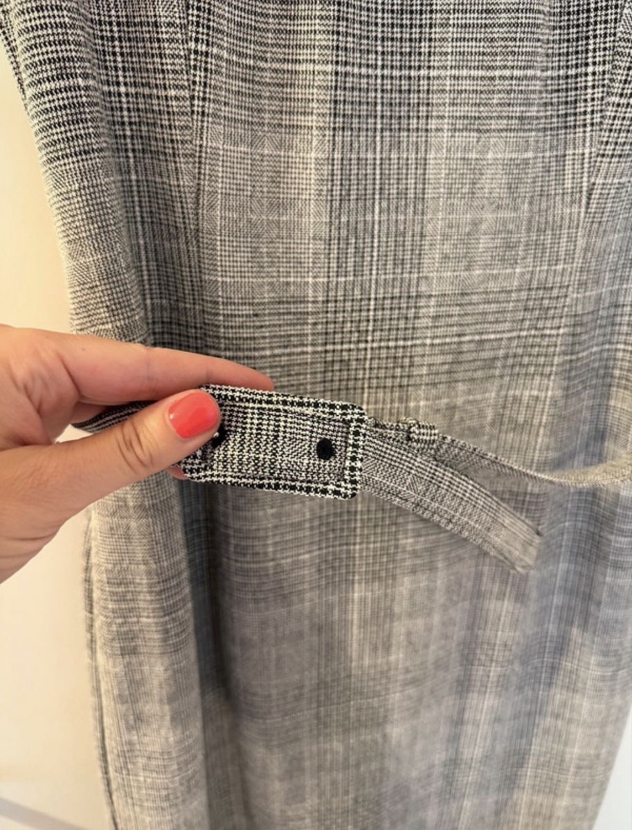 H&M Robes: Bleichstiftkleid von H&M in grau – D'occasion à Zürich par ali_nf7p 1