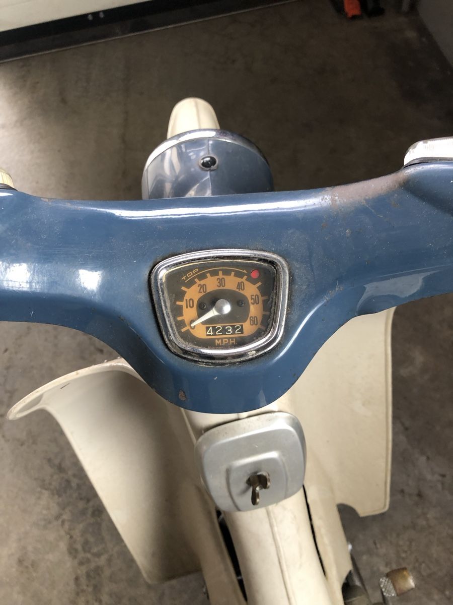 Honda Scooters: Honda C102 ab 1.- – Defekt aus Tschugg von  5