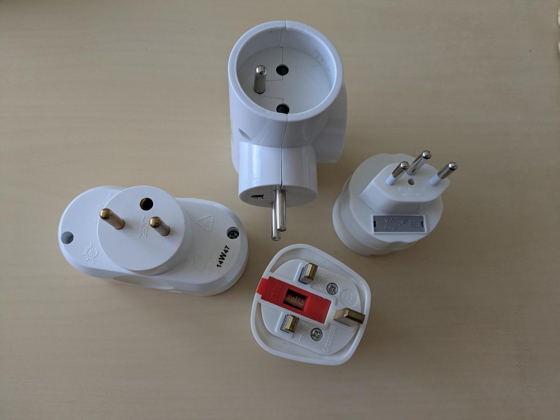 Unità & Adattatore: Reiseadapter & Steckdosen Bundle EU / UK – Nuovo (secondo la descrizione) da Zuerich venduto da vir_66fd 9