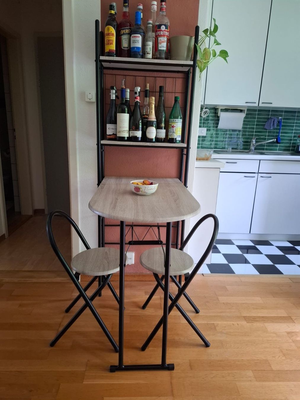 Tavoli: Wandklapptisch mit Regal und 2 Stühlen – Usato da Zürich venduto da jel_gh6h