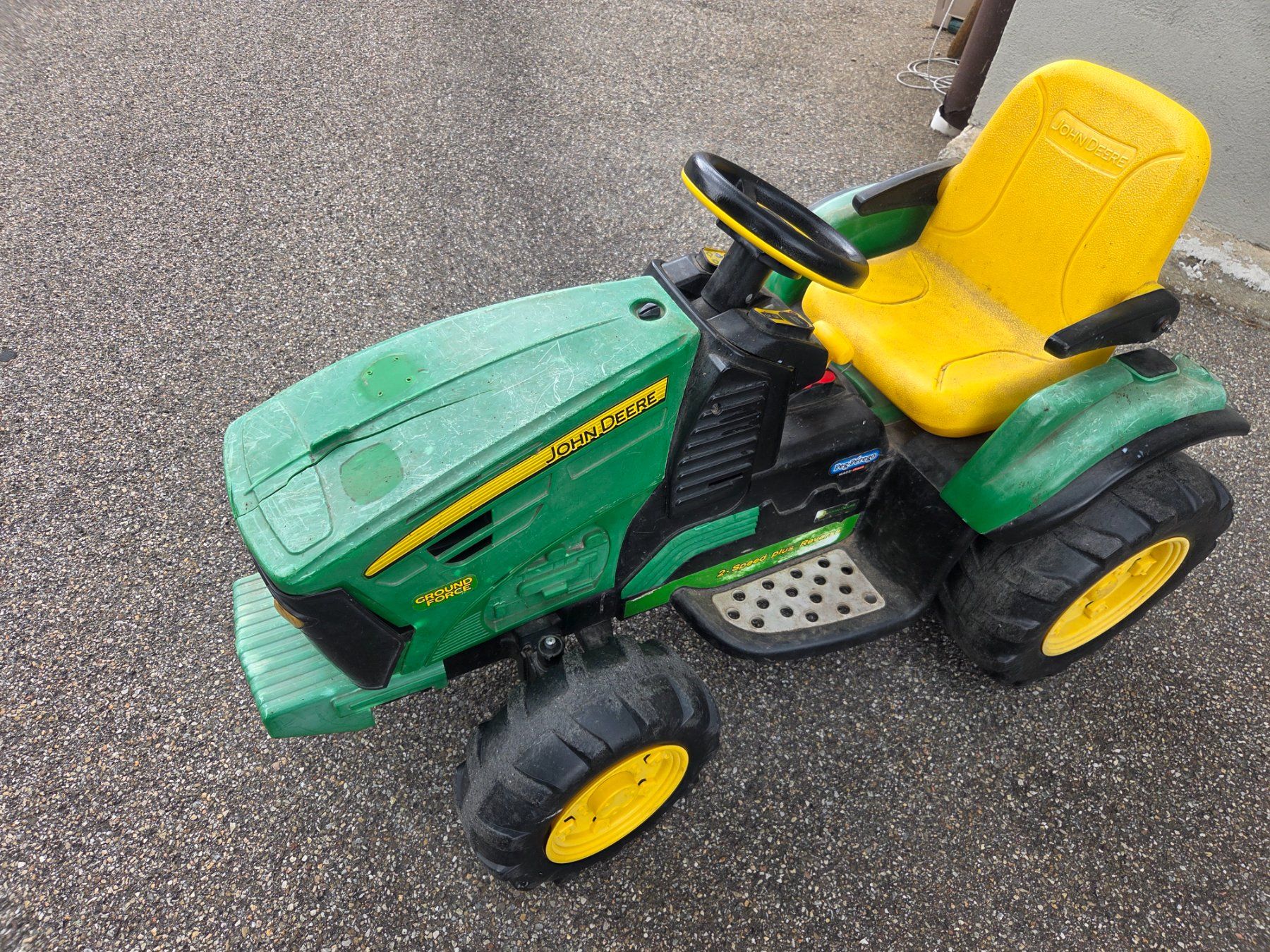 Peg Perego Fahrzeuge für Kinder: Peg Perego John Deere Elektrotraktor – Defekt aus Ebnet von Volvo.Power 4