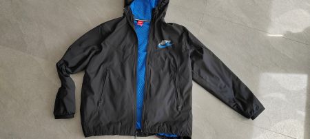 Nike Windbreaker Jacke Herren schwarz Grösse L guter Zustand