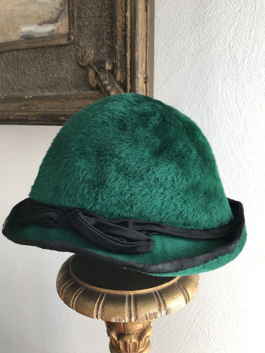 Copricapi, berretti & cappellini: Joli chapeau vert velours – Usato da Villeneuve VD venduto da sim_q5hp