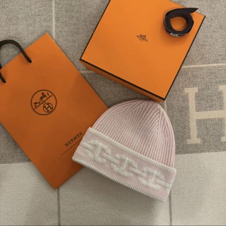 Brand New Hermès Cashmere Beanie Hat in Pink with fullset