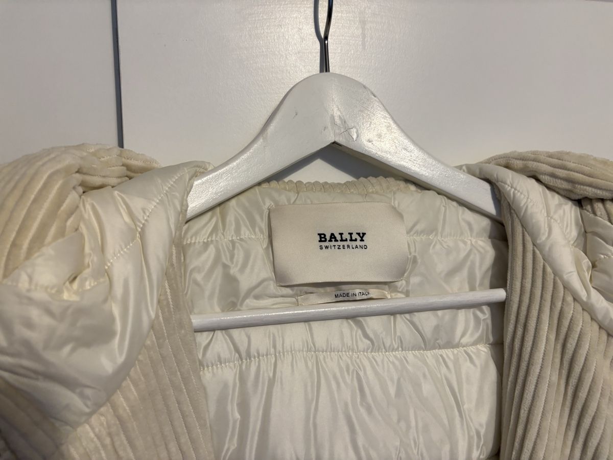 Bally Giacche: Stylische Cordjacke von Bally – Usato da Zürich venduto da Dim777 4