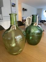Glasvase grün mit goldener Biene