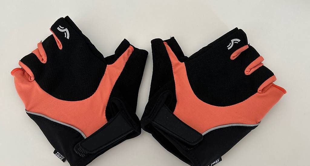 Handschuhe & Handstulpen: Sport Handschuhe – Neu und originalverpackt aus Vaduz von alina_hasler