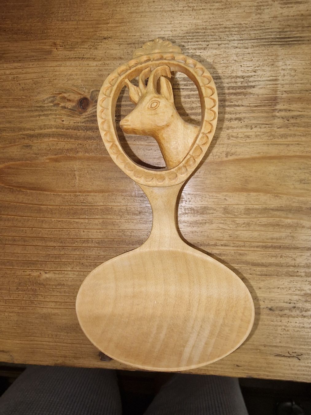 Cucchiai: Cuillère sculptée en bois illustrant un  chamois,   – Usato da fully venduto da ernesto039