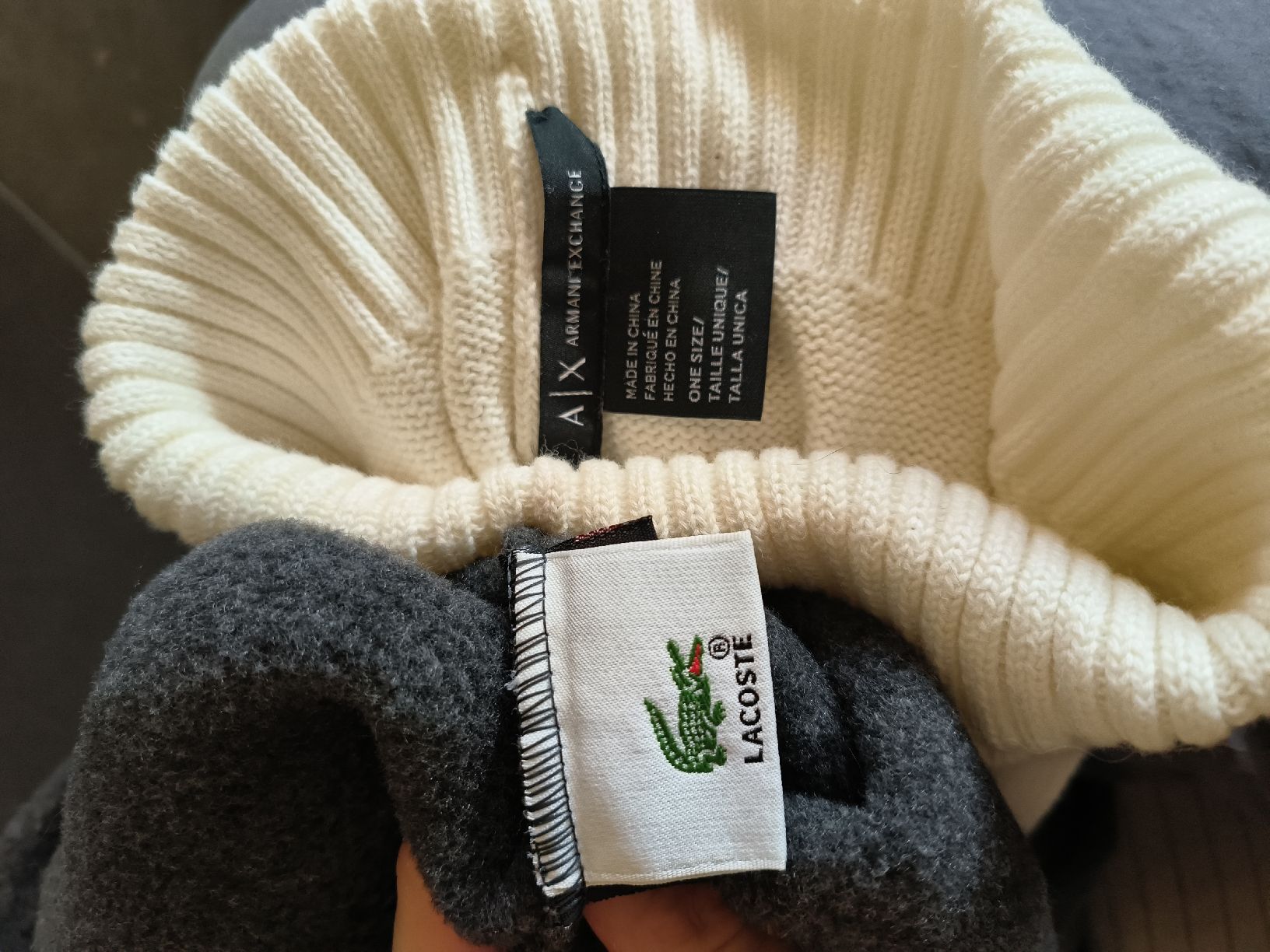 Copricapi, berretti & cappellini: Bonnets Lacoste et Armani Exchange – Nuovo (secondo la descrizione) da Préverenges venduto da cpa_v28q 2