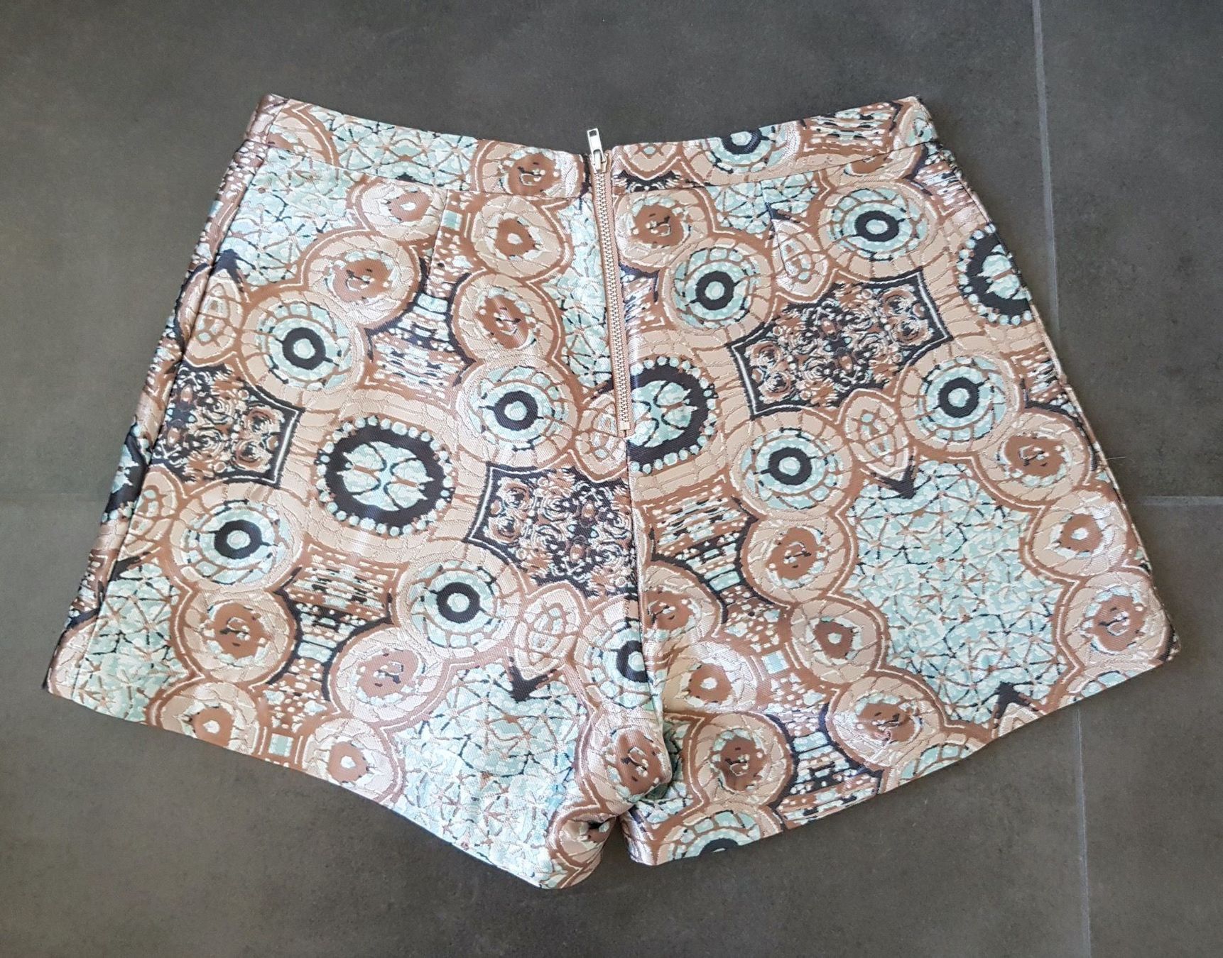 Hosen: Elegante Shorts von "H&M" Gr 34 – Neu (gemäss Beschreibung) aus Richterswil von Rem2011 1
