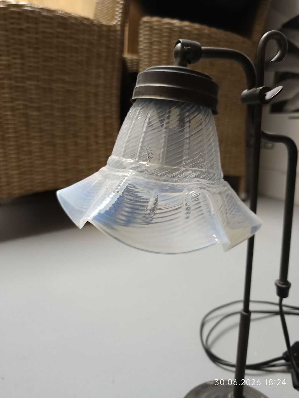 Lampade: Tischlampe Retro Lampenschirm Opal Weiss – Usato da Bergdietikon venduto da Riviera83 1