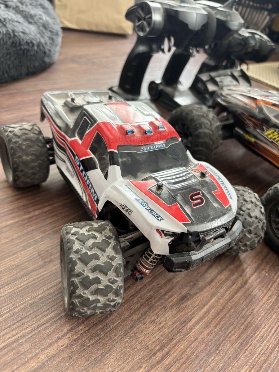 RC Kits de montage: Vier ferngesteuerte Autos – D'occasion à Krauchthal par flux_84 1