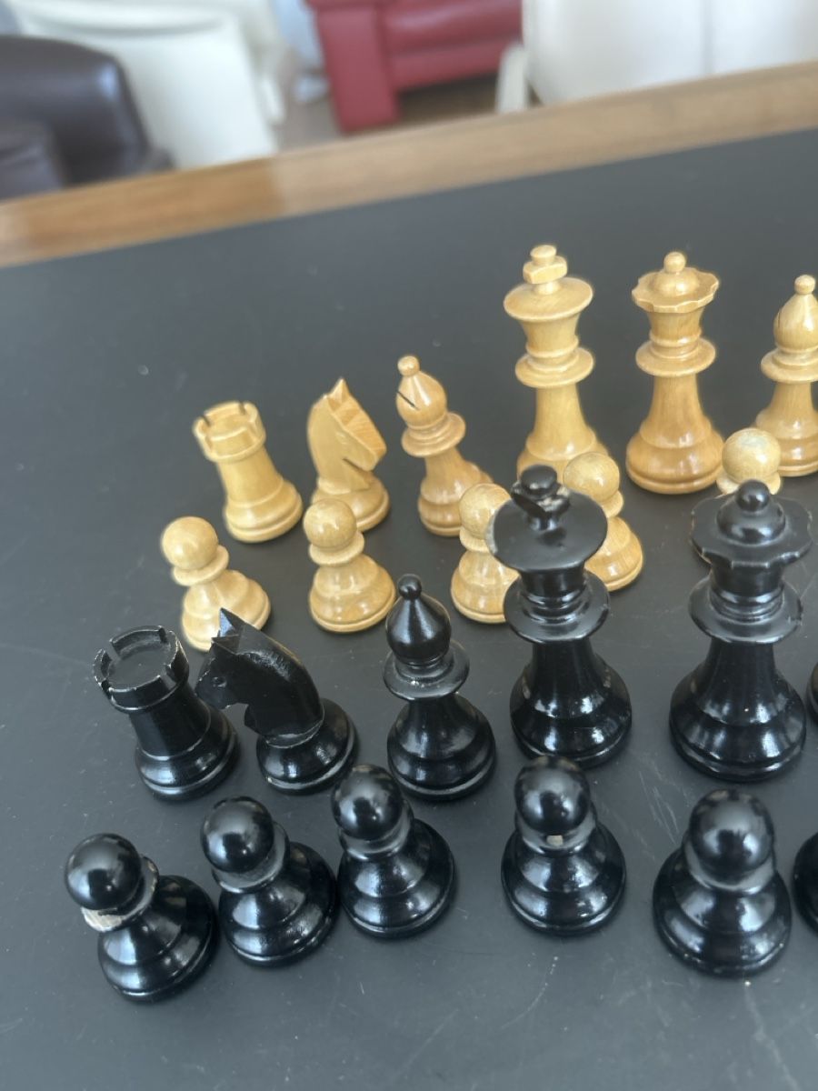 Spiele: Ältere Schachfiguren aus Holz – Gebraucht aus Zumikon von tuna007 1