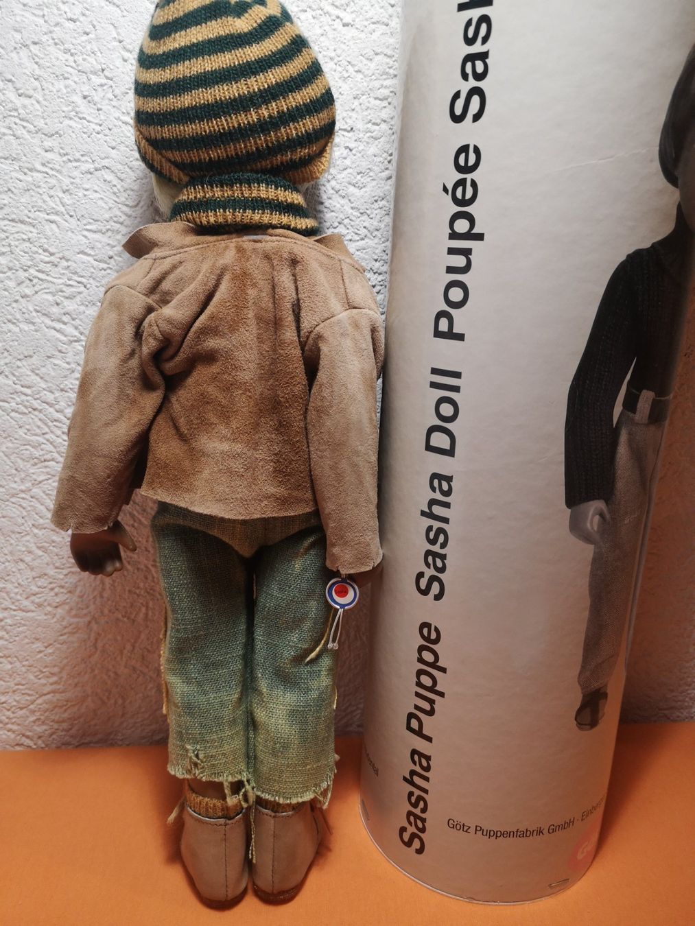 Götz Bambole: SASHA GÖTZ PUPPE ALBERTO – Nuovo e nell'imballaggio originale da MUEHLEBERG venduto da Cocolinette 2