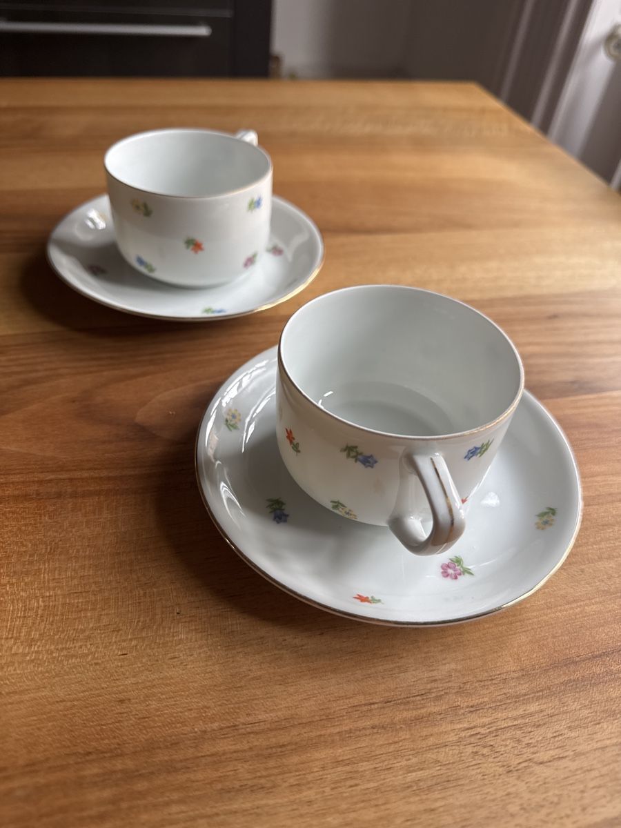 Tassen: Hübsche Teetasse mit Untertasse und Blumendekor – Gebraucht aus Basel von pat_7vp2 2