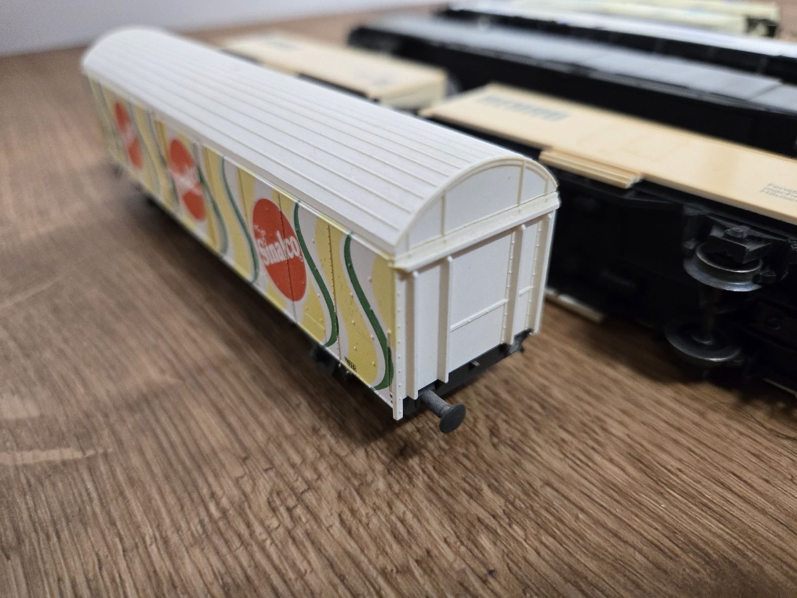 Lima Modellini di ferrovie: Lima H0 Güterwagen geschlossen, Container Set 13-teilig – Usato da Engwilen venduto da Urias_093 3