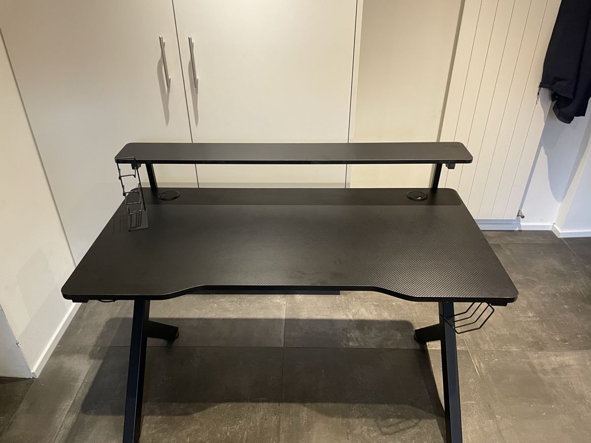 Scrivanie: Huzaro Hero 5.0 Gamingtisch – Usato da Hittnau venduto da darcy88