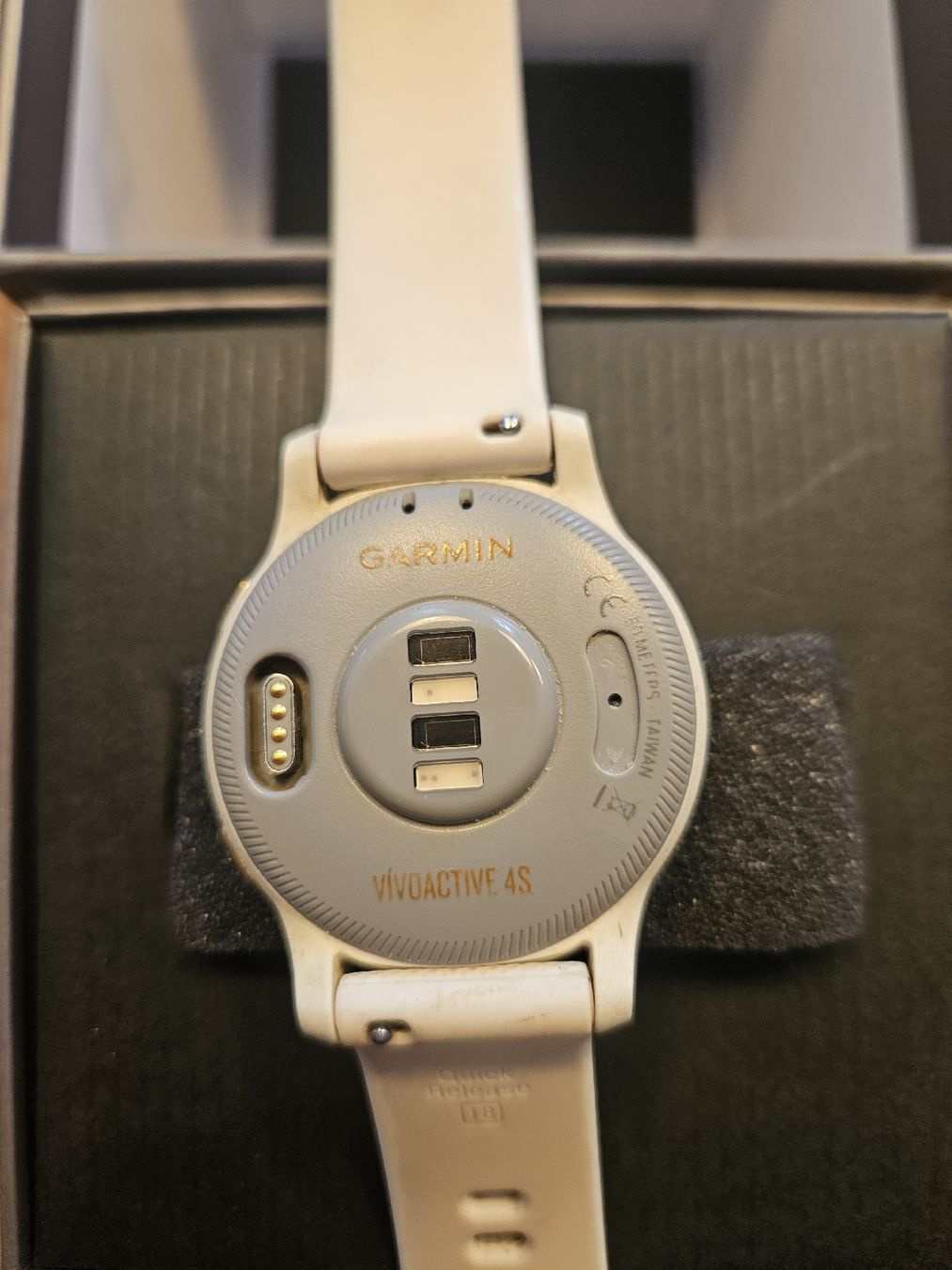 Garmin Smartwatch: Garmin Vívactive 4S Smartwatch weiss mit OVP – Usato da Bern venduto da TroeS 1