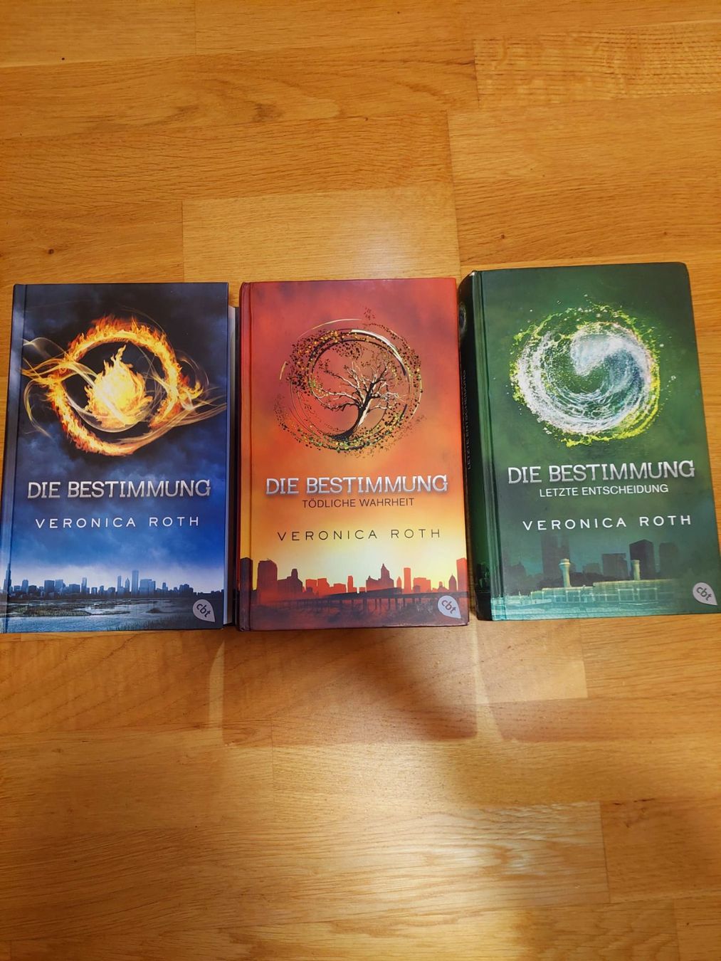 Libri: Divergent - Die Bestimmung - Veronica Roth – Usato da Köniz venduto da cle_