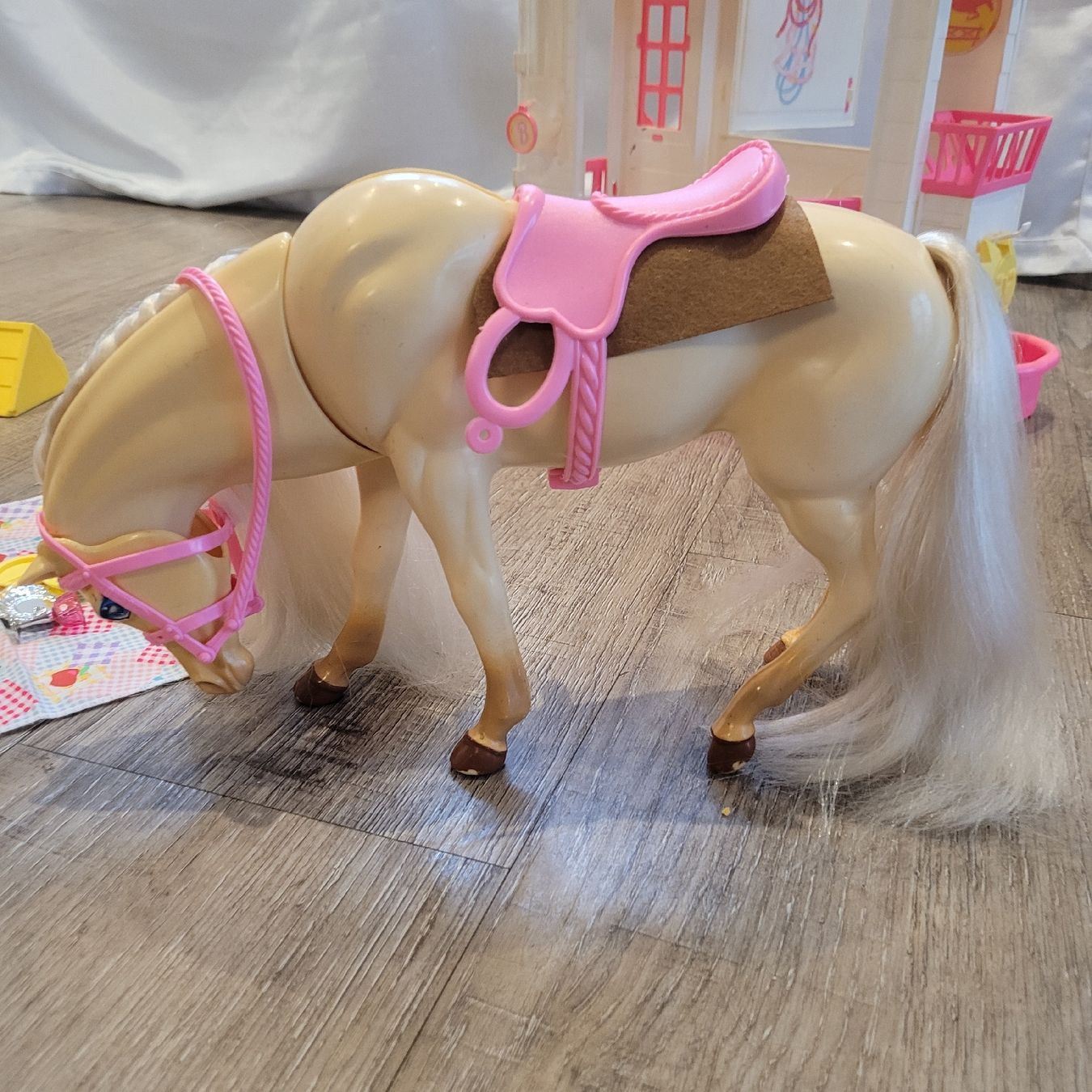 Giocattoli: Barbie Pferd Picknick, Stall Leckermäulchen Set – Usato da Niederbuchsiten venduto da klengyel 8