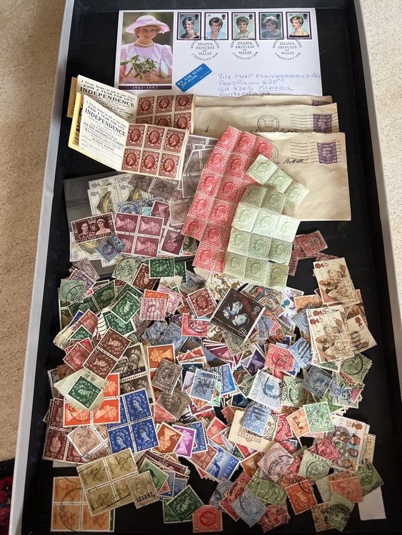 Tutti i francobolli: Timbres Royaume~Uni grande quantité selon photo – Usato da Charmey (Gruyère) venduto da Rolando6