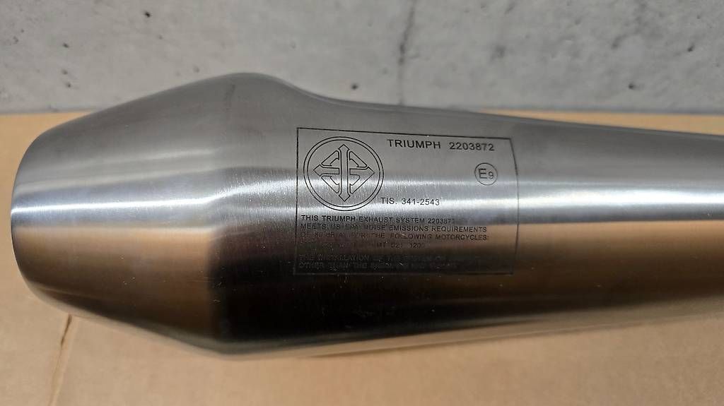 Triumph Tutti i ricambio per moto: Triumph Silencers neufs – Usato da Vernier venduto da Busarakam 3