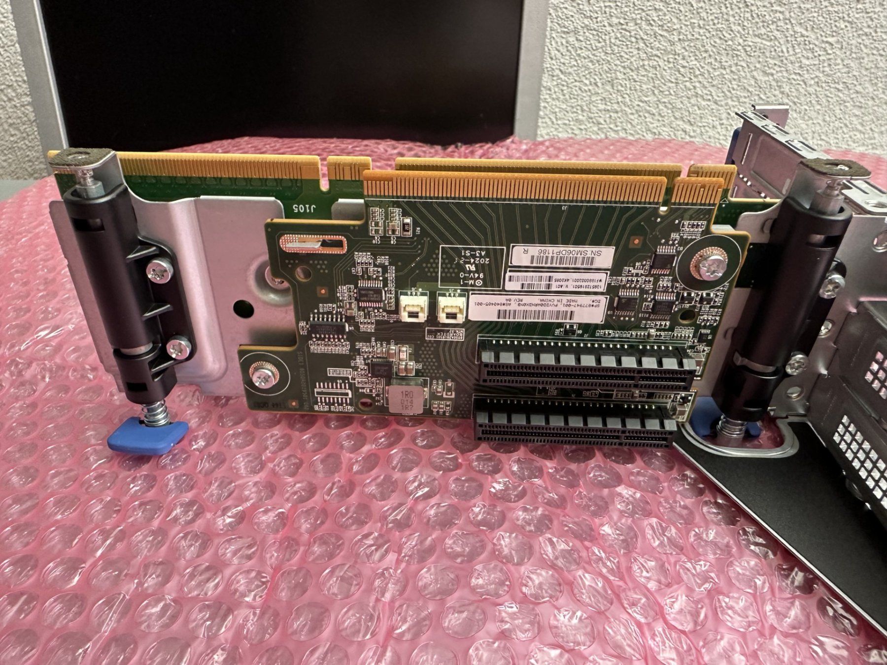 Hewlett Packard Server: HPE DL380 Gen10 x16 Tertiary Riser Kit - 876320-001 – Usato da Münsingen venduto da Hanibal26 3