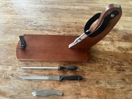 Schinkenhalter (Jamoneiro) mit Messer und Klingenschärfer