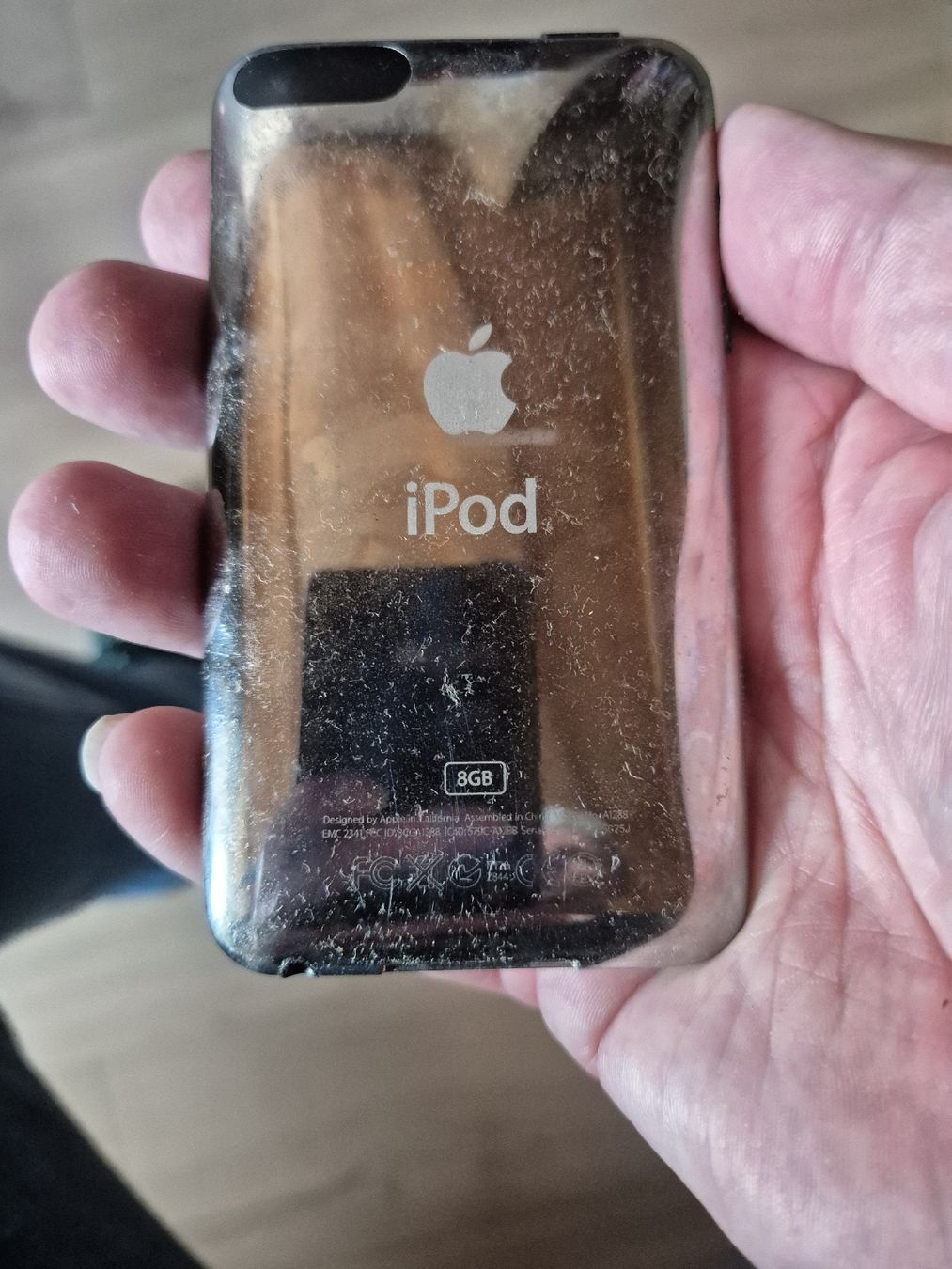 Apple Tragbarer Mediaplayer: iPod Touch 4. Generation 8GB gebraucht mit Hülle – Gebraucht aus Grandval von JeroenK 2