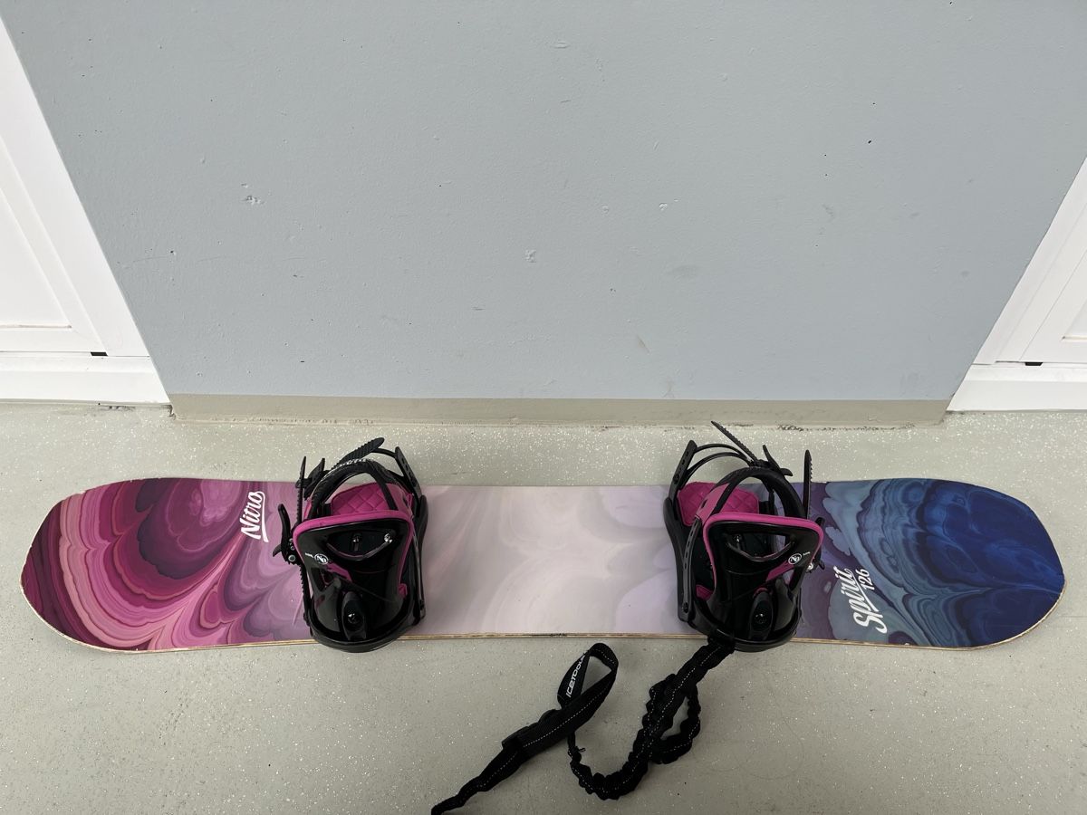 Snowboard Nitro Board: Nitro Snowboard 126cm inkl. Nidecker Bindung – Usato da Horgen venduto da pupcia01 7