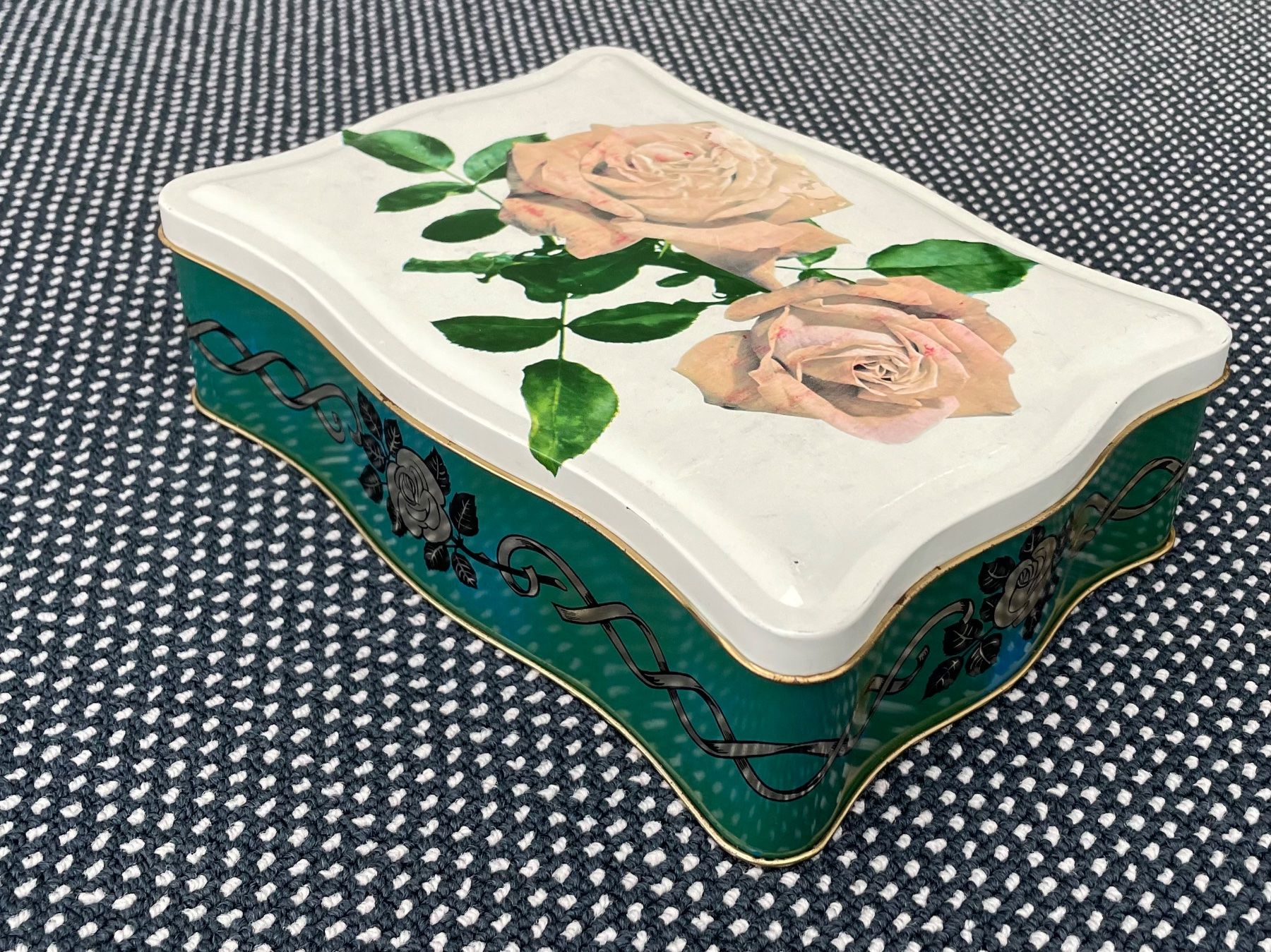 AluBox Barattoli: Antike Blechdose mit Rosen-Motiv - Vintage – Usato da Zürich venduto da Alot16 4