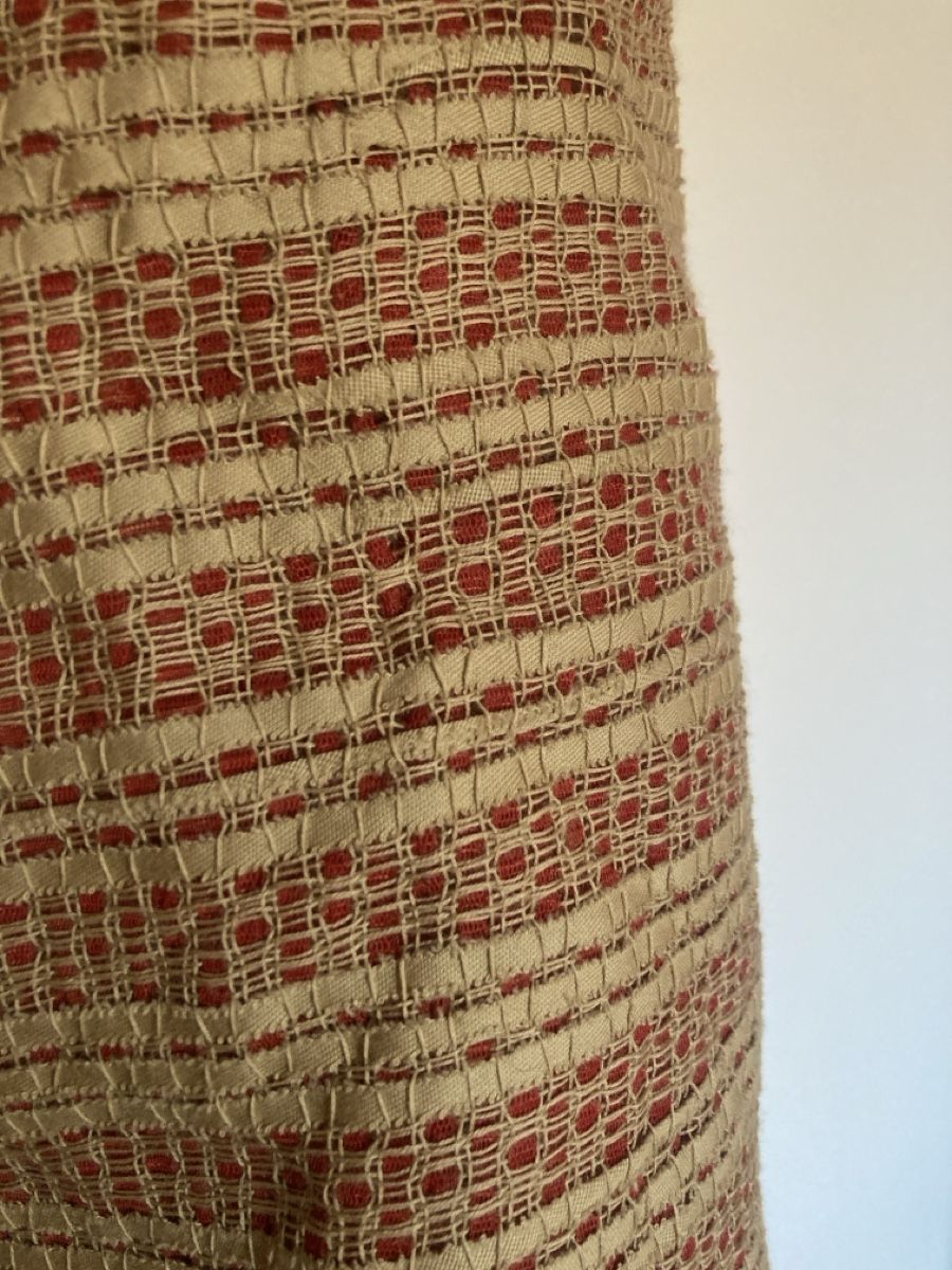 Tessuti: Stoffrolle mit Beige/Rotem Stoff – Usato da Herisau venduto da Sifgana 1