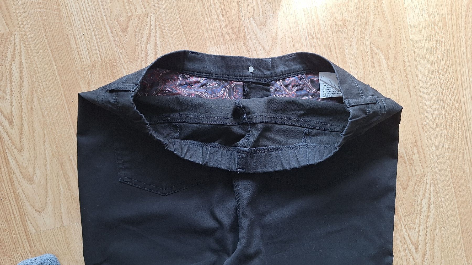 Jeans: Leichte schwarze Jeans Gr 44 – Usato da Lützelflüh-Goldb venduto da bli_f2v9 5