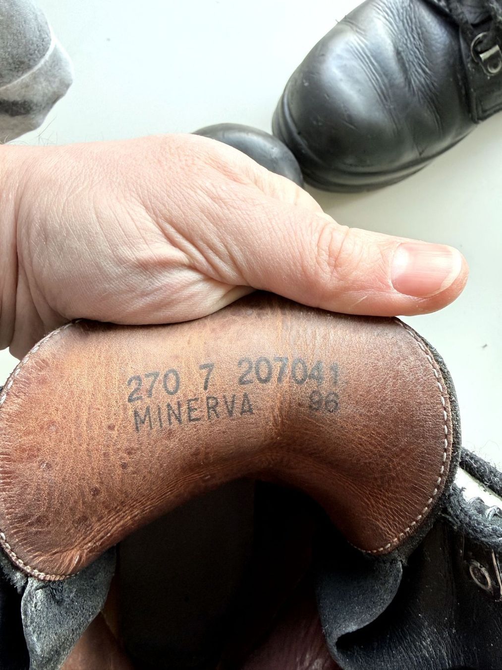 Schweizer Armee Herrenschuhe: Schweizer Armee Kampfstiefel MINERVA, Echtleder, Schwarz – Gebraucht aus Nottwil von rattkatz 1