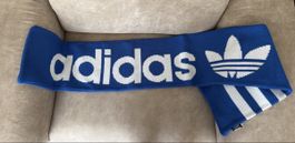 Cooler Adidas Schal in blau