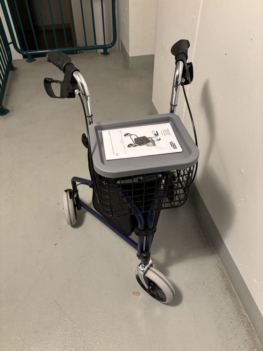 Gehhilfen: Neuwertiger Rollator ab 1.- inkl. Bedienungsanleitung – Gebraucht aus Winterthur von sutti02 1