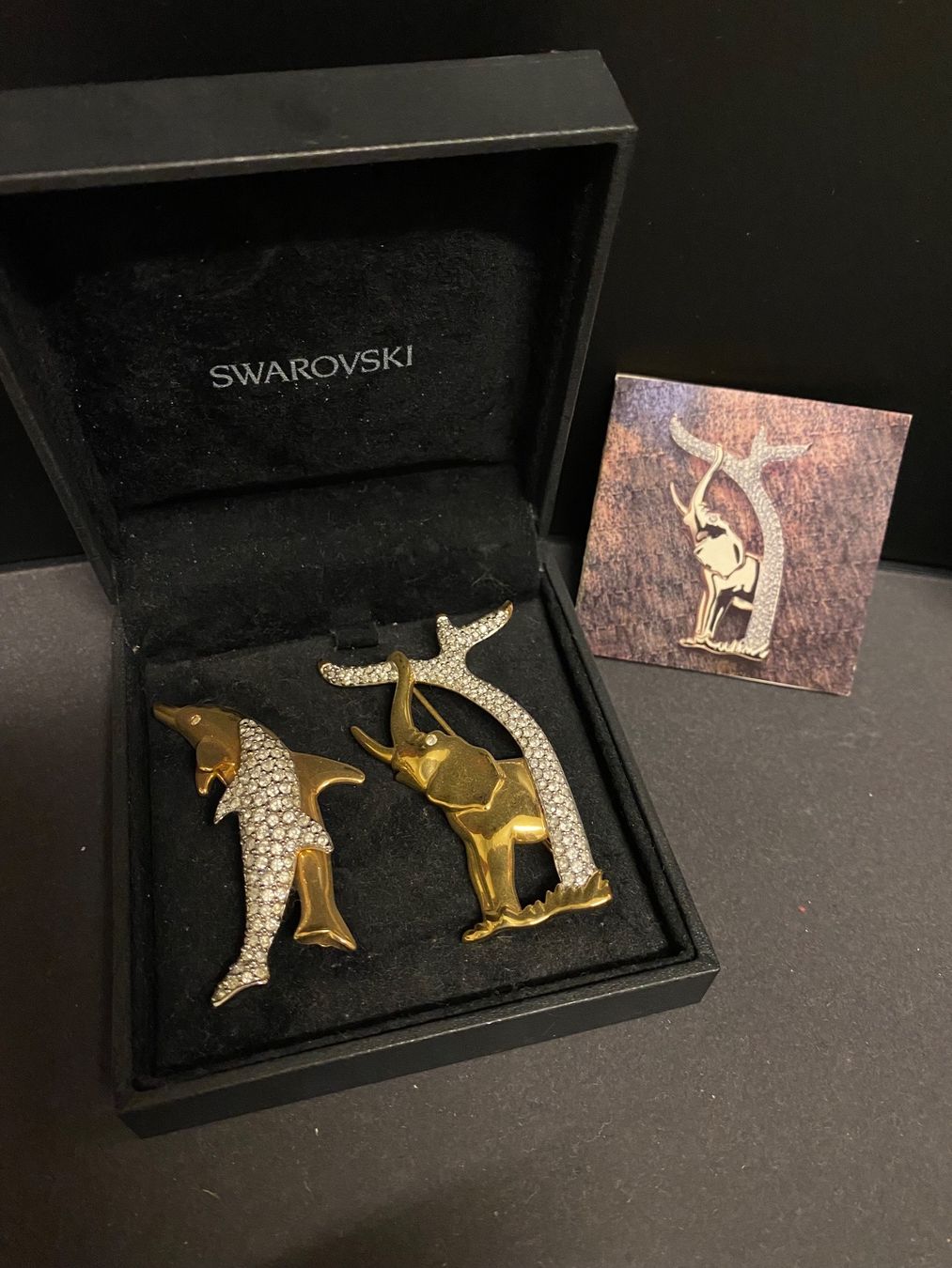 Swarovski Spille & Fermagli: Swarovski - Elefant & Delfin Brosche – Usato da Zürich venduto da Manuel.Huber