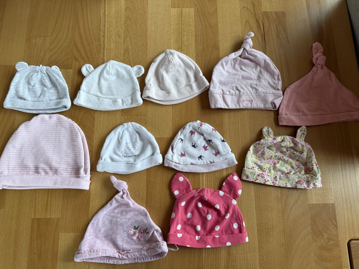 Berretti & Sciarpe: Diverse Babymützchen – Usato da Pragg-Jenaz venduto da gobrist