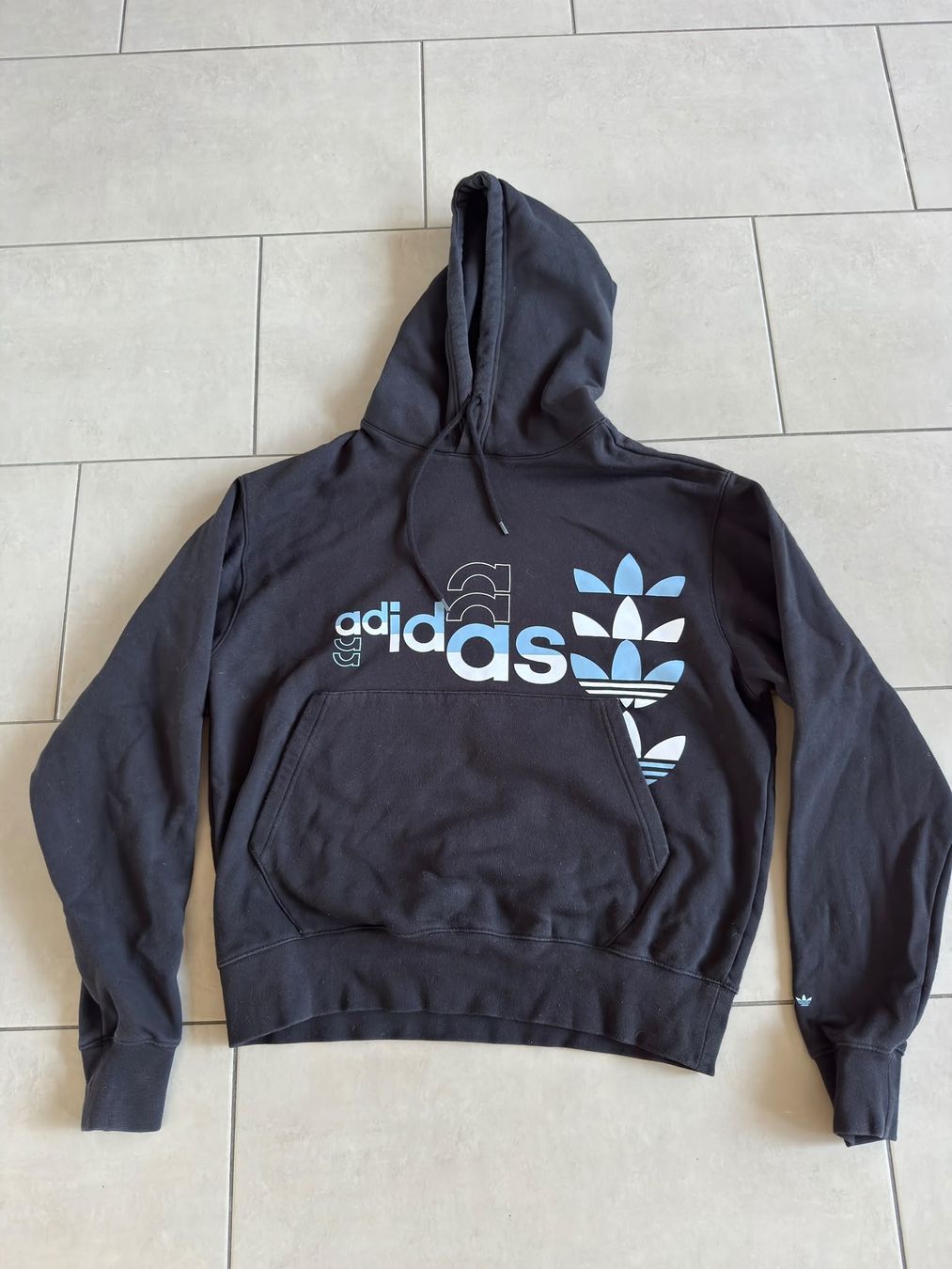 Adidas Pullover & Sweatshirts: Adidas Black Hoodie – Gebraucht aus ebikon von tho_52xf
