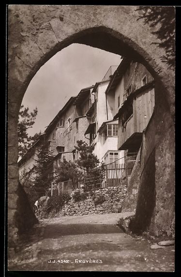 Ansichtskarten: AK Gruyères, Blick durch ein altes Tor – Gebraucht aus Berlin von bartko-reher