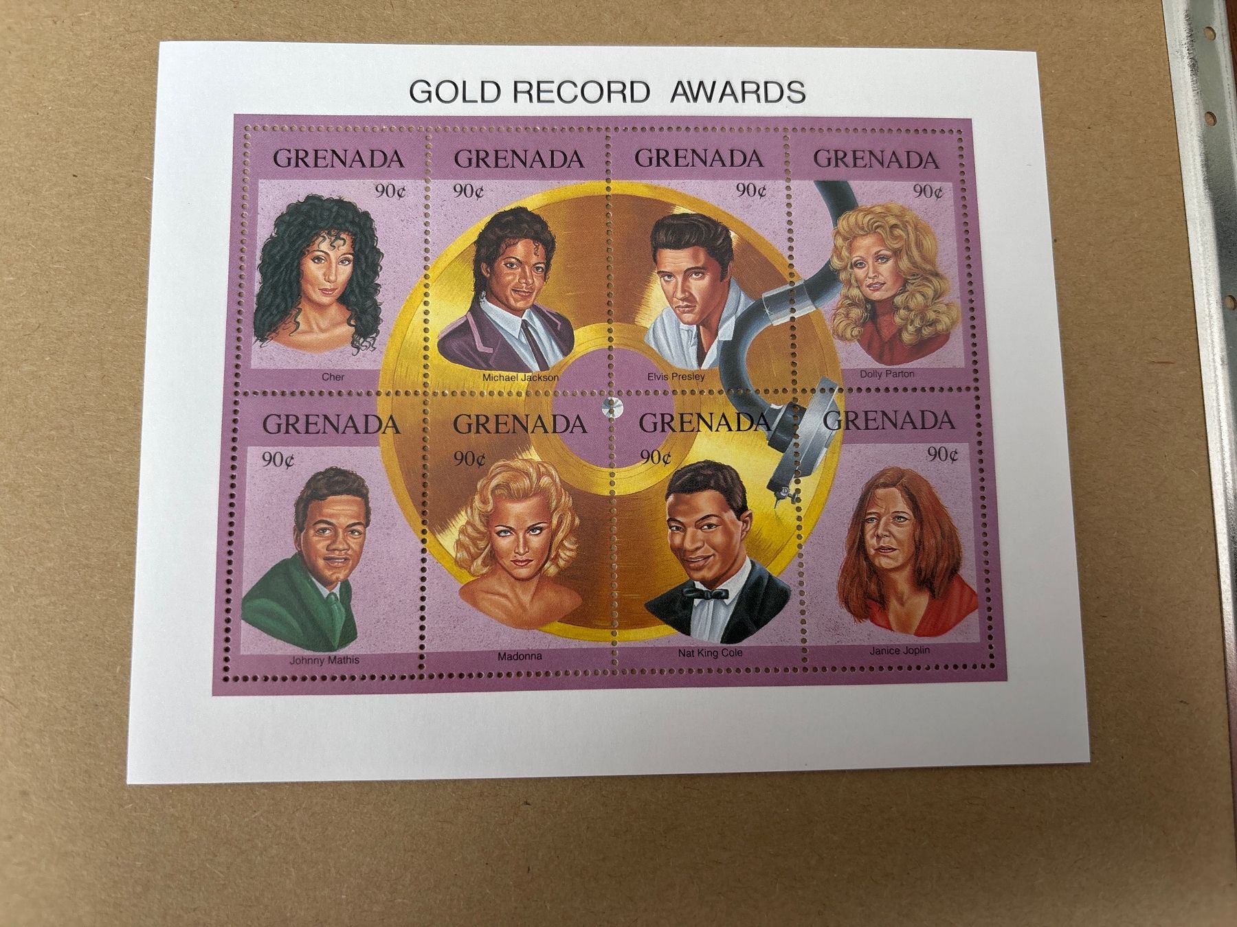 Tous les timbres: Grenada Briefmarken Gold Record Awards Cher, Michael Jackson – Neuf avec emballage d'origine à Zürich par engebrunau