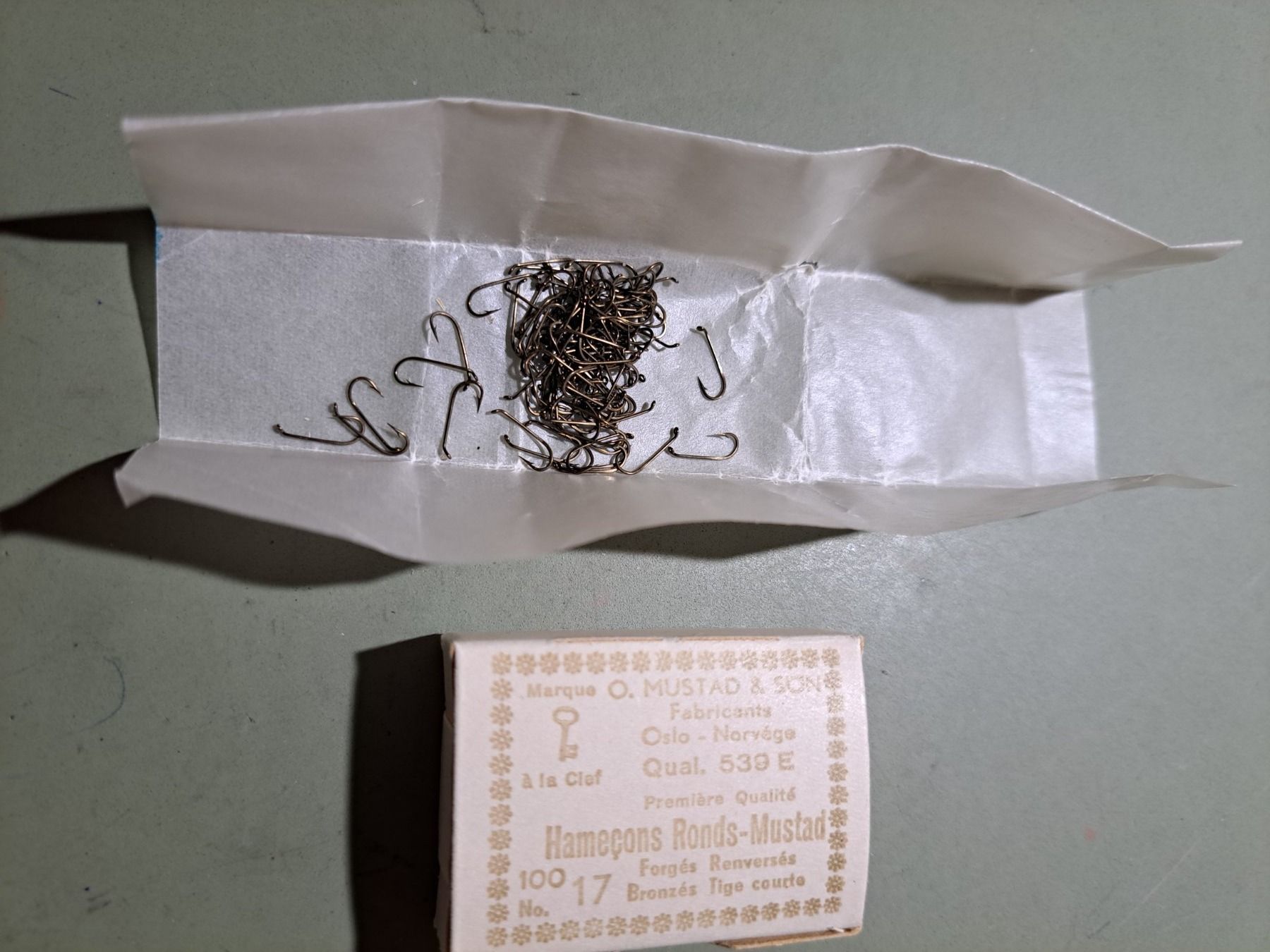Ami: 100 Mustad 539 E n° 17 – Nuovo e nell'imballaggio originale da Fribourg venduto da versus702 1