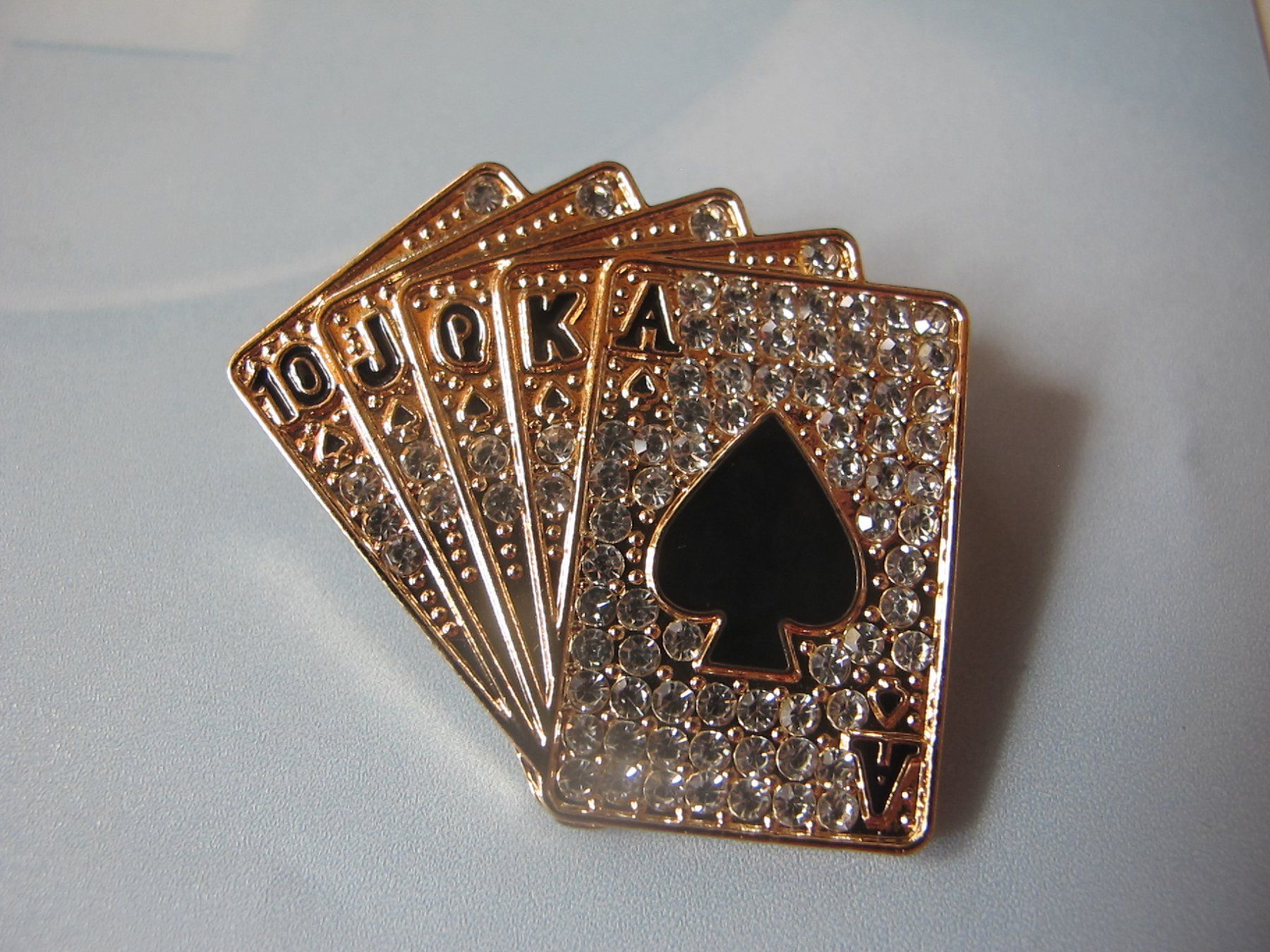 Broches & Aiguilles: Brosche Pokerblatt mit Strasssteinen, neuwertig – Neuf (Voir description) à Löhningen par Chimae67 1