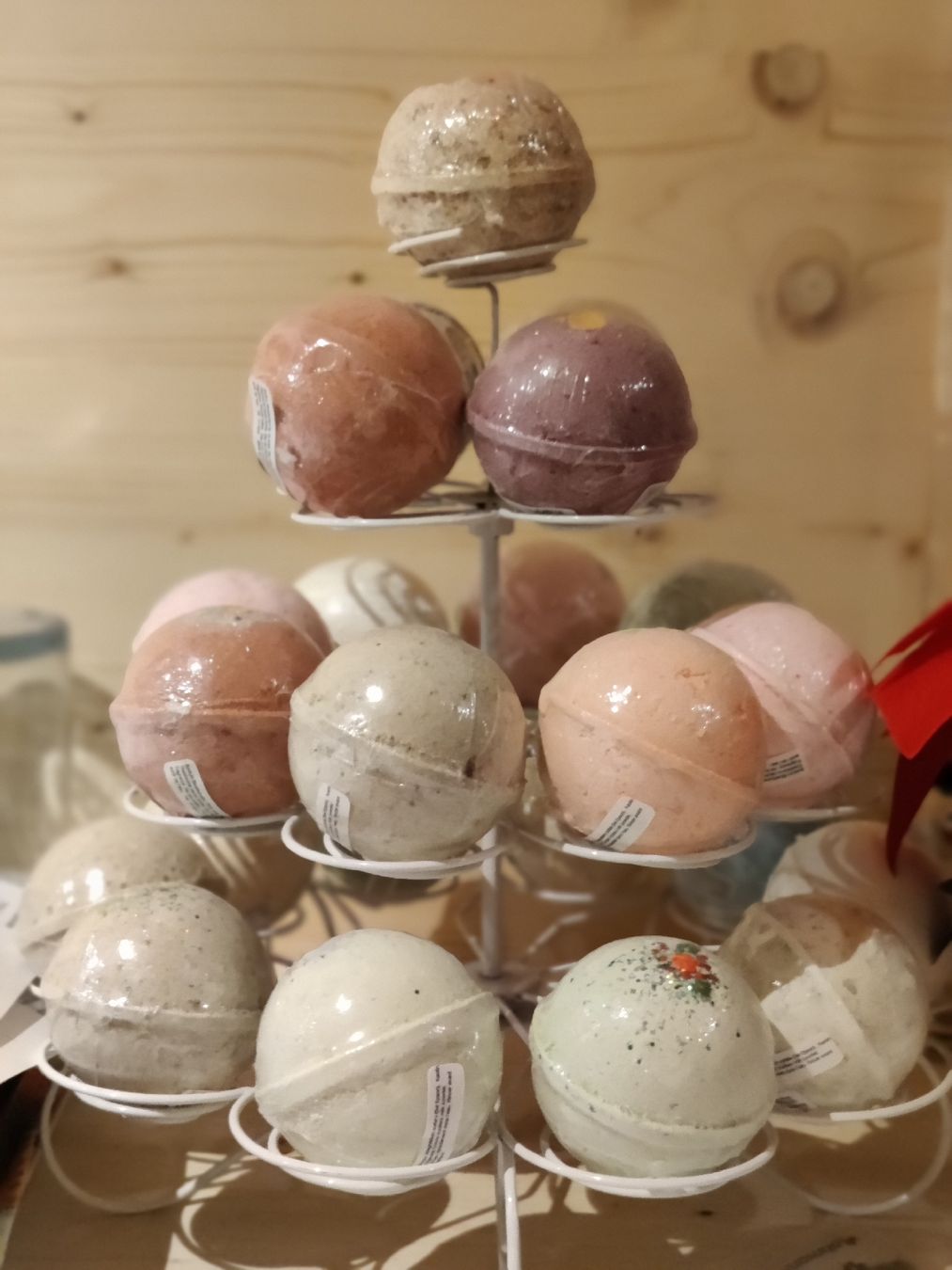 Altro per la cura del corpo: 5 Beautiful & Colorful Handmade Bath bombs – Nuovo e nell'imballaggio originale da Neirivue venduto da naz_z28w